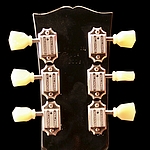 Factory-original Kluson-style tuners by TonePros